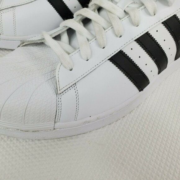 Adidas Originals Men\'s Superstar Sneaker 19 US main image 8